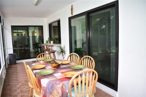 House in Sunrise, Florida 3 bedrooms, 142.7 sq.m. № 1804468 - photo 6