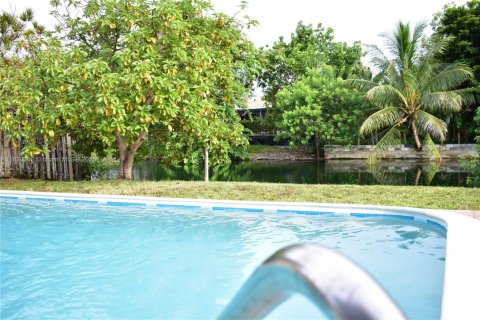 House in Sunrise, Florida 3 bedrooms, 142.7 sq.m. № 1804468 - photo 7