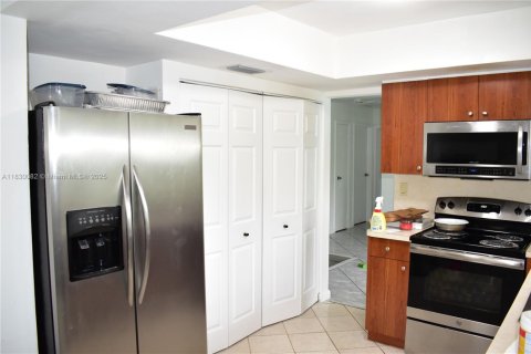 House in Sunrise, Florida 3 bedrooms, 142.7 sq.m. № 1804468 - photo 17