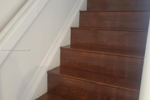 Снять в аренду таунхаус в Уэстон, Флорида 2 спальни, 103.12м2, № 1969010 - фото 7