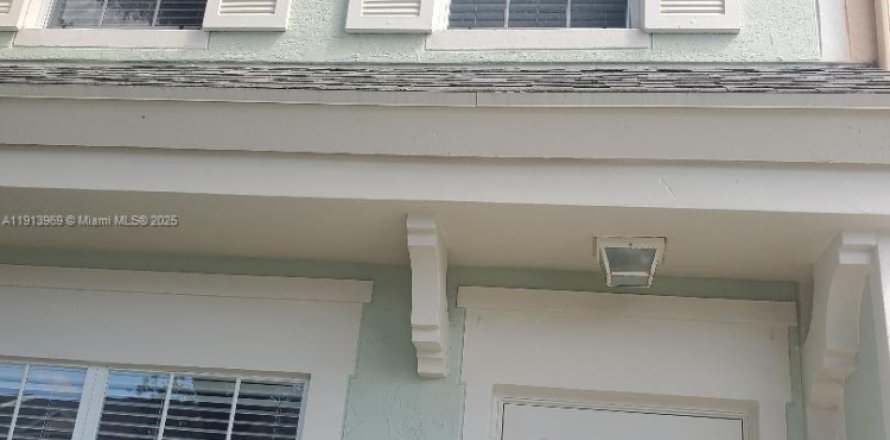 Таунхаус в Уэстон, Флорида 2 спальни, 103.12м2 № 1969010