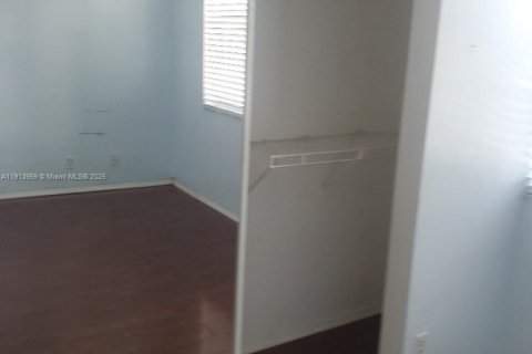 Снять в аренду таунхаус в Уэстон, Флорида 2 спальни, 103.12м2, № 1969010 - фото 10