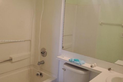 Снять в аренду таунхаус в Уэстон, Флорида 2 спальни, 103.12м2, № 1969010 - фото 11