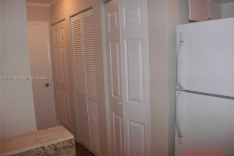 Condominio en venta en Tamarac, Florida, 1 dormitorio, 51.1 m2 № 1875682 - foto 10