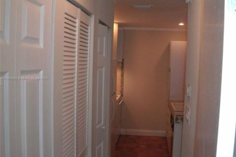 Condominio en venta en Tamarac, Florida, 1 dormitorio, 51.1 m2 № 1875682 - foto 5