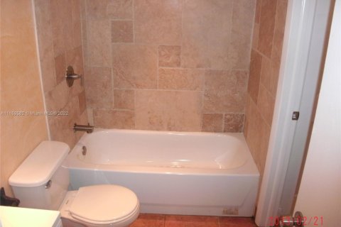 Condominio en venta en Tamarac, Florida, 1 dormitorio, 51.1 m2 № 1875682 - foto 9