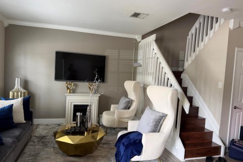 Townhouse in Tamarac, Florida 3 bedrooms, 151.99 sq.m. № 2378757 - photo 4