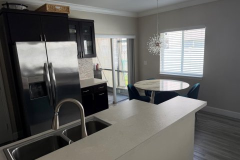 Townhouse in Tamarac, Florida 3 bedrooms, 151.99 sq.m. № 2378757 - photo 10