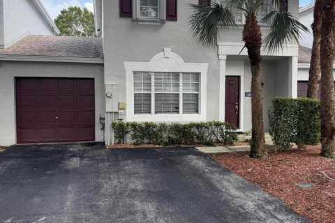 Townhouse in Tamarac, Florida 3 bedrooms, 151.99 sq.m. № 2378757