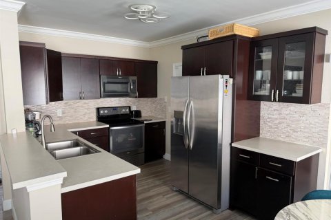 Townhouse in Tamarac, Florida 3 bedrooms, 151.99 sq.m. № 2378757 - photo 9