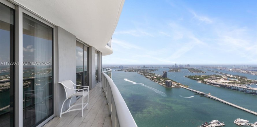 Condo à Miami, Floride, 3 chambres  № 1976896