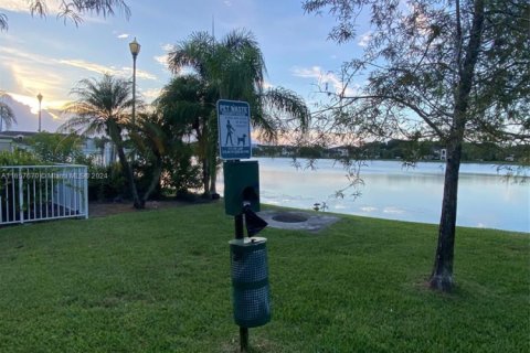Copropriété à vendre à Coconut Creek, Floride: 2 chambres, 115.76 m2 № 2088831 - photo 5