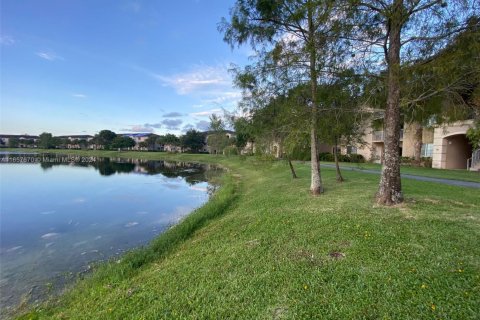 Copropriété à vendre à Coconut Creek, Floride: 2 chambres, 115.76 m2 № 2088831 - photo 9