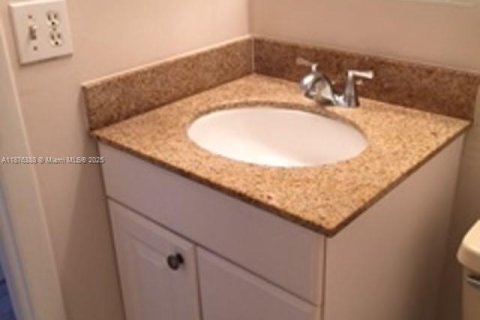 Condo in Coral Springs, Florida, 2 bedrooms  № 1924202 - photo 5