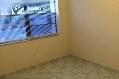 Condo in Coral Springs, Florida, 2 bedrooms  № 1924202 - photo 11