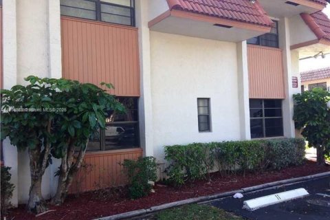 Condo in Coral Springs, Florida, 2 bedrooms  № 1924202 - photo 1