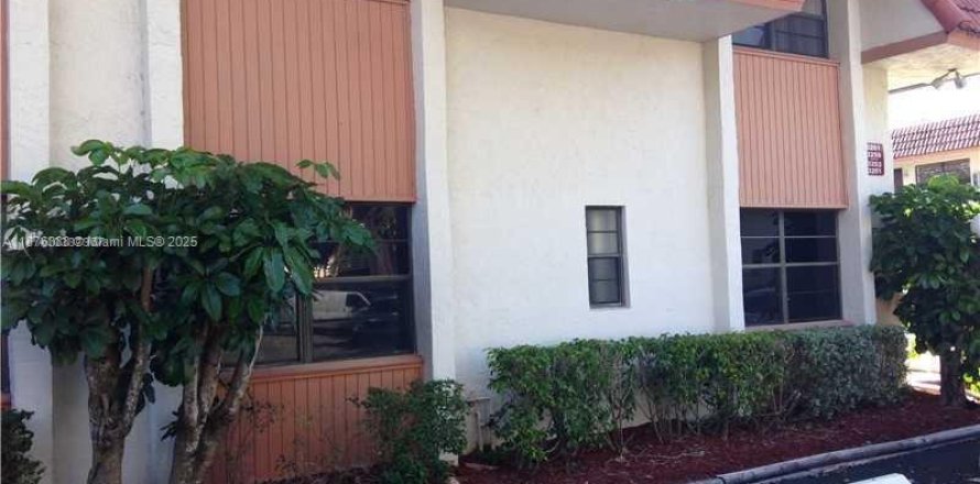 Condo in Coral Springs, Florida, 2 bedrooms  № 1924202