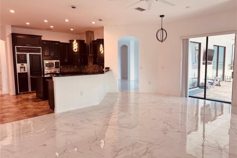 Casa en venta en Sorrento, Florida, 4 dormitorios, 290.88 m2 № 1025440 - foto 12