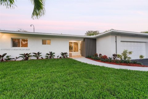 Casa en venta en Miami Shores, Florida, 3 dormitorios, 190.08 m2 № 1950330 - foto 2