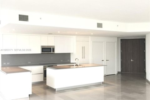 Condo in Miami, Florida, 4 bedrooms  № 2011077 - photo 13