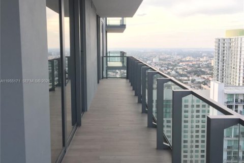 Condo in Miami, Florida, 4 bedrooms  № 2011077 - photo 9