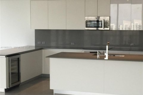 Condo in Miami, Florida, 4 bedrooms  № 2011077 - photo 16