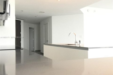 Condo in Miami, Florida, 4 bedrooms  № 2011077 - photo 17