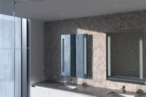 Condo in Miami, Florida, 4 bedrooms  № 2011077 - photo 20