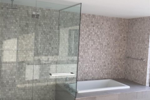 Condo in Miami, Florida, 4 bedrooms  № 2011077 - photo 19