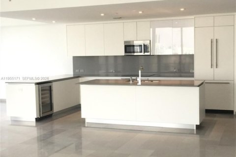 Condo in Miami, Florida, 4 bedrooms  № 2011077 - photo 14