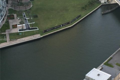 Condo in Miami, Florida, 4 bedrooms  № 2011077 - photo 3