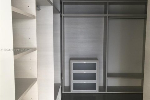 Condo in Miami, Florida, 4 bedrooms  № 2011077 - photo 22