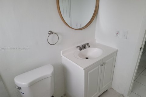 Condominio en alquiler en Sweetwater, Florida, 3 dormitorios, 71.72 m2 № 1969735 - foto 11