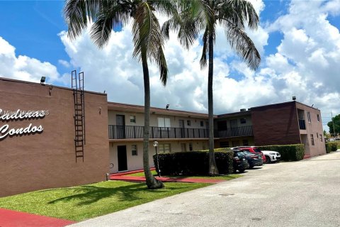 Condominio en alquiler en Sweetwater, Florida, 3 dormitorios, 71.72 m2 № 1969735 - foto 2