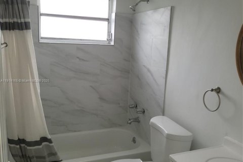 Condominio en alquiler en Sweetwater, Florida, 3 dormitorios, 71.72 m2 № 1969735 - foto 13