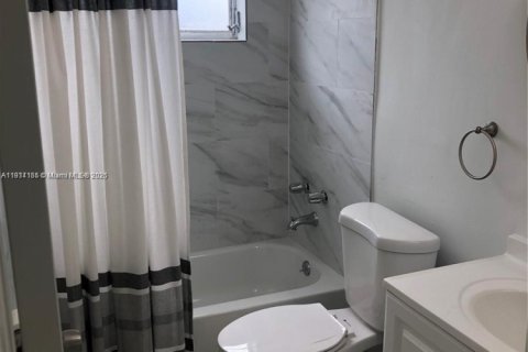 Condominio en alquiler en Sweetwater, Florida, 3 dormitorios, 71.72 m2 № 1969735 - foto 12