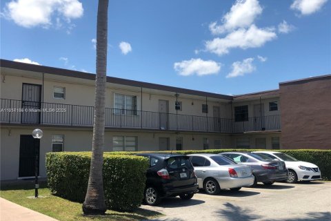 Condominio en alquiler en Sweetwater, Florida, 3 dormitorios, 71.72 m2 № 1969735 - foto 5