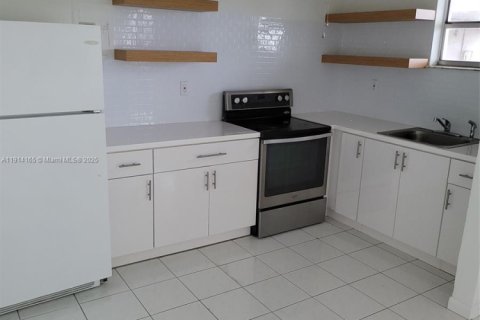 Condominio en alquiler en Sweetwater, Florida, 3 dormitorios, 71.72 m2 № 1969735 - foto 8