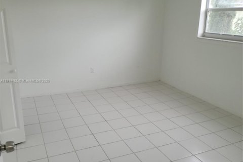 Condominio en alquiler en Sweetwater, Florida, 3 dormitorios, 71.72 m2 № 1969735 - foto 10