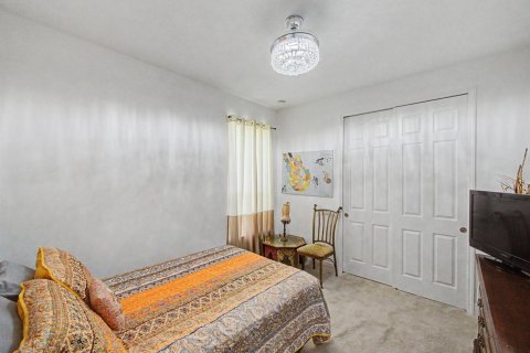 House in Port St. Lucie, Florida 2 bedrooms, 162.3 sq.m. № 2188440 - photo 17
