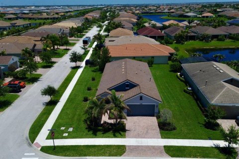 House in Port St. Lucie, Florida 2 bedrooms, 162.3 sq.m. № 2188440 - photo 2