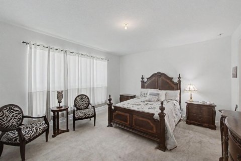 House in Port St. Lucie, Florida 2 bedrooms, 162.3 sq.m. № 2188440 - photo 13