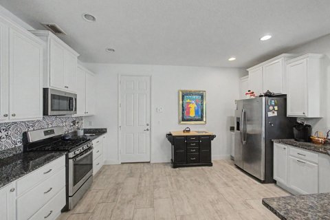 House in Port St. Lucie, Florida 2 bedrooms, 162.3 sq.m. № 2188440 - photo 8