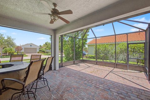 House in Port St. Lucie, Florida 2 bedrooms, 162.3 sq.m. № 2188440 - photo 18