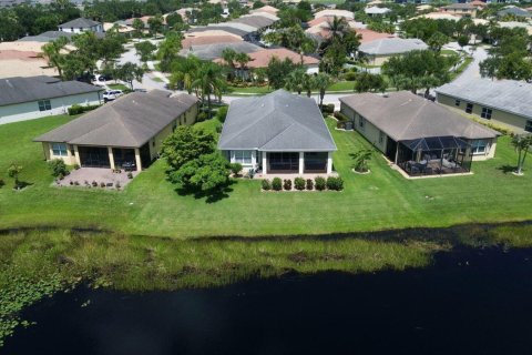House in Port St. Lucie, Florida 2 bedrooms, 162.3 sq.m. № 2188440 - photo 3