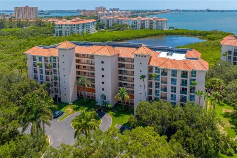 Condo in Saint Petersburg, Florida, 2 bedrooms № 2122090