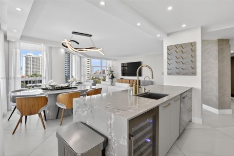 Condo in Aventura, Florida, 3 bedrooms  № 2020084 - photo 12