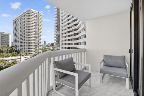 Condo in Aventura, Florida, 3 bedrooms  № 2020084 - photo 27