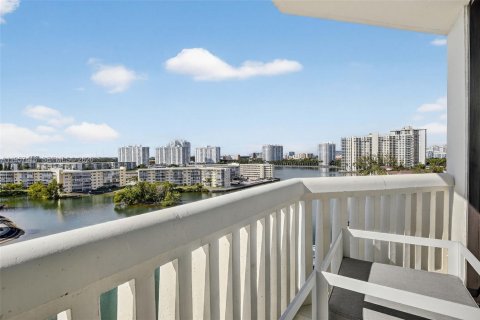 Condo in Aventura, Florida, 3 bedrooms  № 2020084 - photo 30