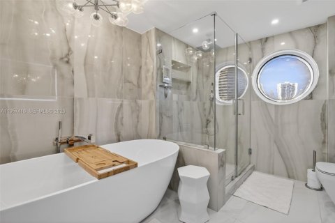 Condo in Aventura, Florida, 3 bedrooms  № 2020084 - photo 24